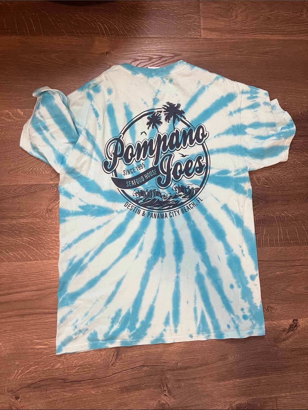 Pompano Joe's Medium Tie-Dye Tee in Light Blue & White